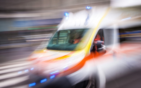Incendio di un veicolo ad Azzano Mella: due persone in ospedale