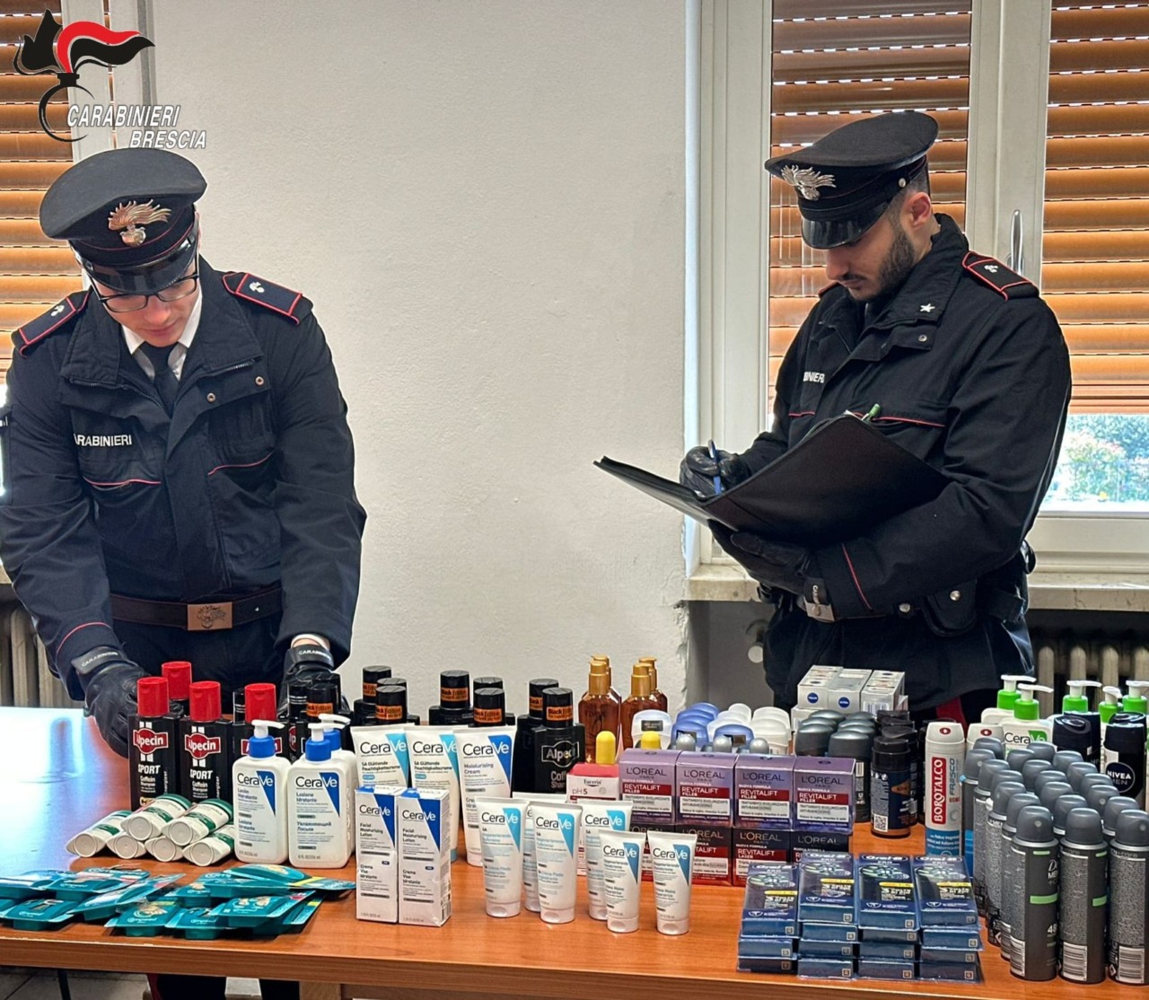 Tre cittadini rumeni denunciati per ricettazione di prodotti beauty