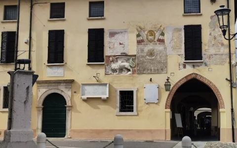 Forza Nuova cambia posizione: in piazza il ricordo delle vittime fasciste