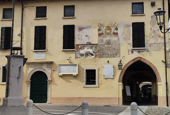 Forza Nuova cambia posizione: in piazza il ricordo delle vittime fasciste