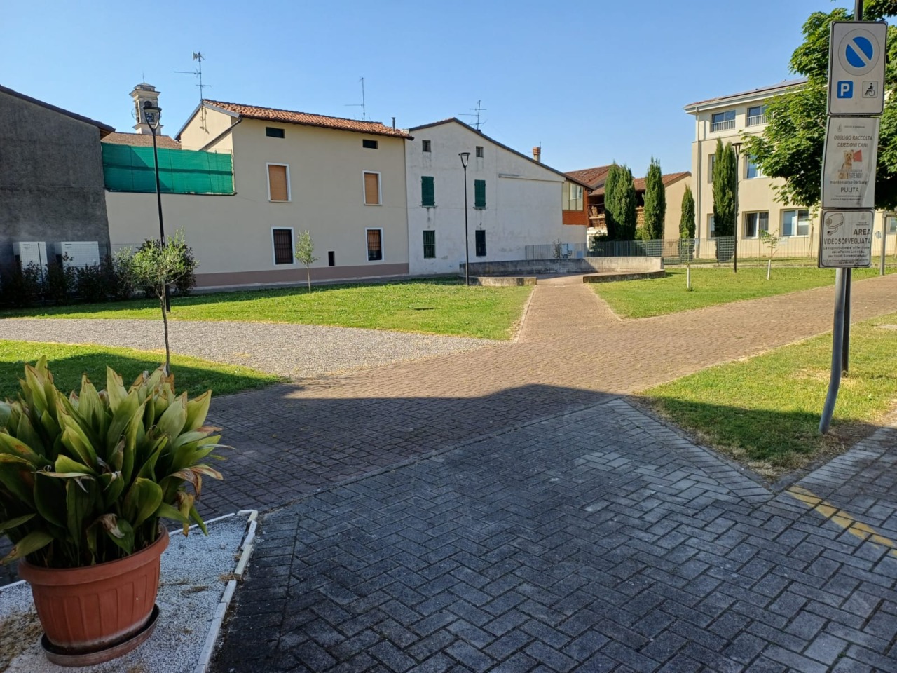 Barbariga: yoga dolce per la terza età al parco Don Luigi Andeni