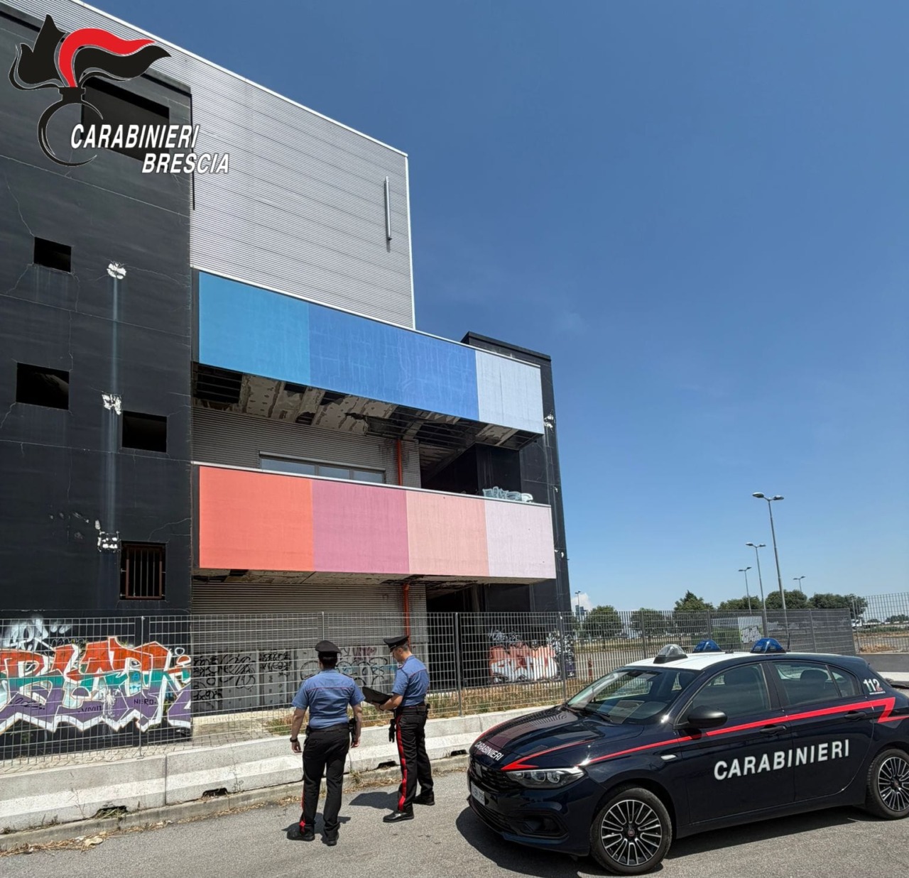 Orzinuovi: Carabinieri salvano una giovane sul parapetto dell’ex Orcena Park