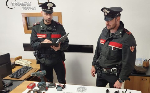 Pontevico: Arrestato 55enne alla guida senza patente e con arnesi da scasso