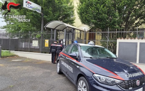 Un 37enne colpisce un connazionale e viene arrestato: destinatario di un mandato internazionale