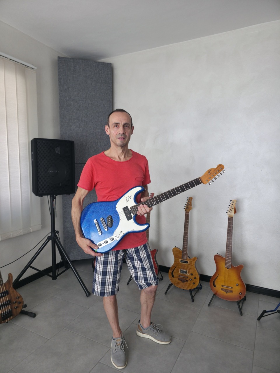A Seniga nascono le chitarre delle star della musica italiana