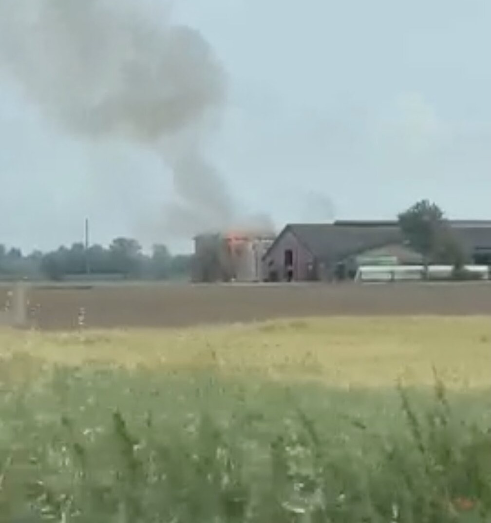 Fiamme in un capannone di fieno a Manerbio