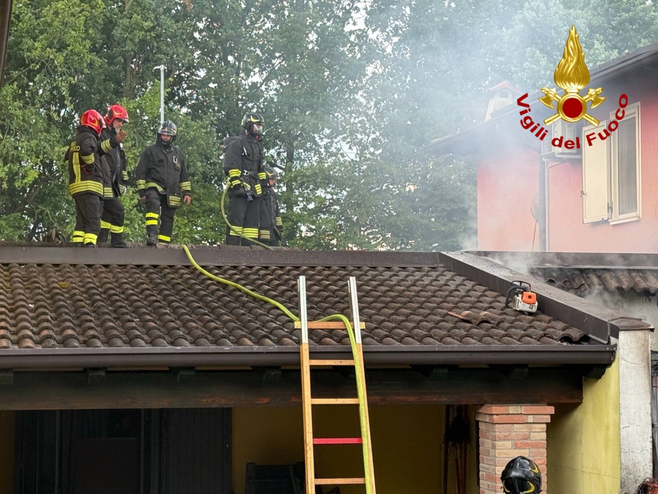 Incendio devasta il garage di una villetta a Leno