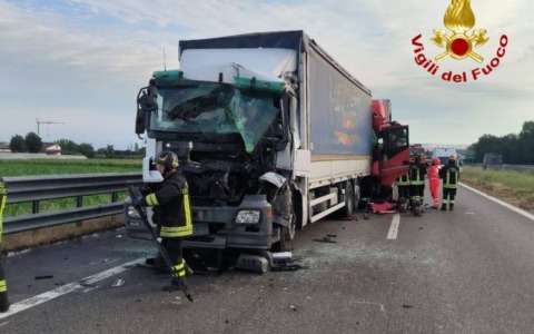 Incidente sull’A21: coinvolti due mezzi pesanti, due feriti gravi