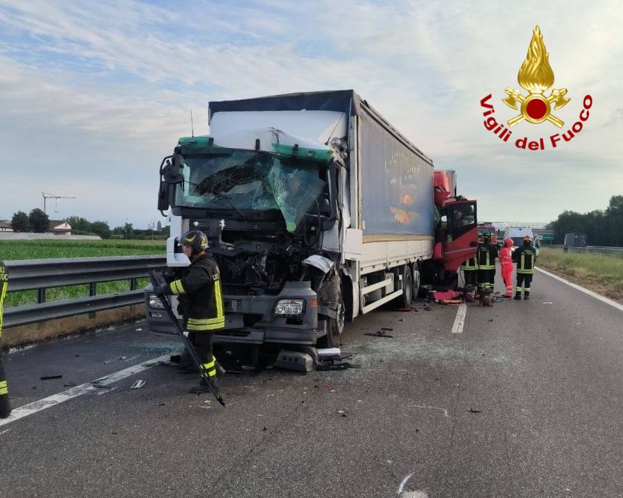 Incidente sull’A21: coinvolti due mezzi pesanti, due feriti gravi