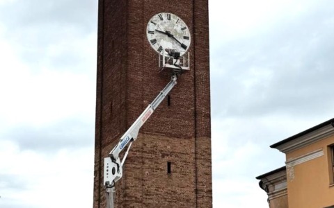 L’orologio della torre di Offlaga riprende a segnare il tempo