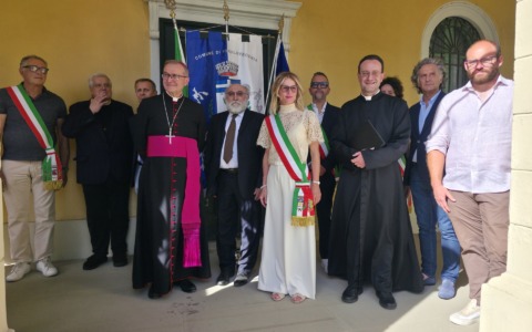 Monsignor Tremolada celebra la benedizione di Villa Alghisi Montini