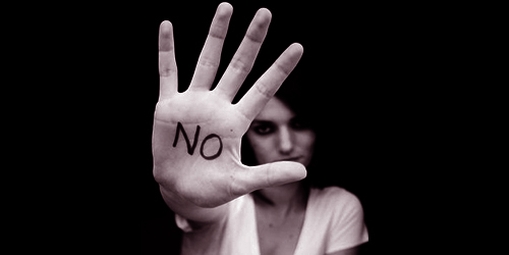Una donna racconta il suo incubo: violenza e minacce