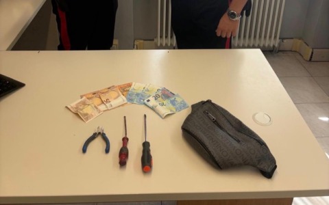 Arrestato un 47enne per tentato furto su auto in Manerbio