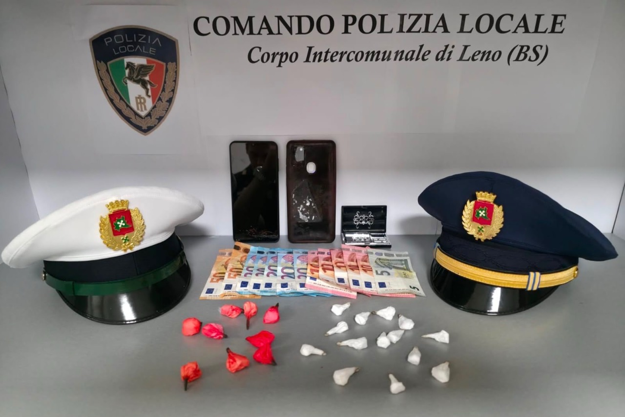 Leno: arrestato pusher con oltre venti dosi di cocaina e contante